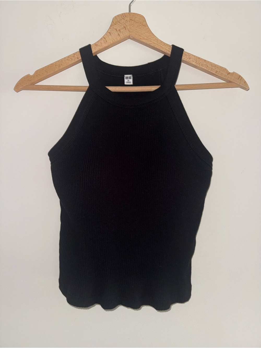 Uniqlo built in bra ribbed cropped tank. Black. Size XS. No flaws.